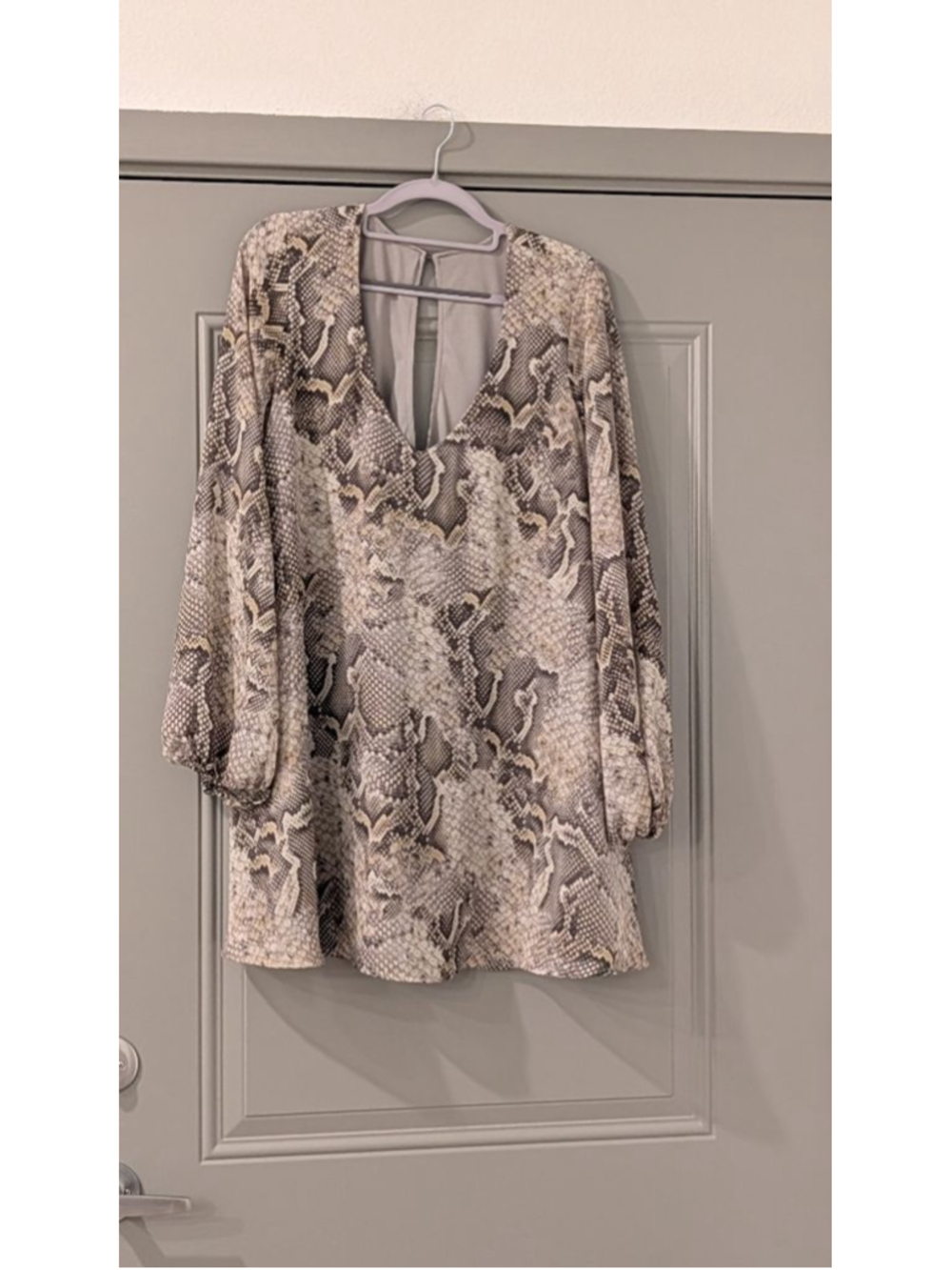 Women's Show Me Your Mumu dress M Gray Beige Snake Print